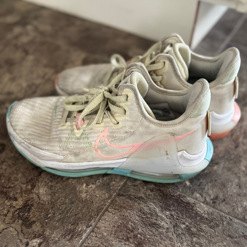 Nike LeBron Witness 6 CZ4052-103
Men's US 7.5 Shoes Coconut Milk Easter
Sneakers